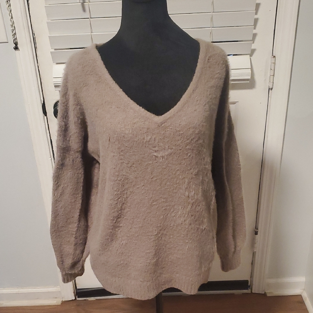 Old Navy Women's Cozy V-Neck Sweater Tan